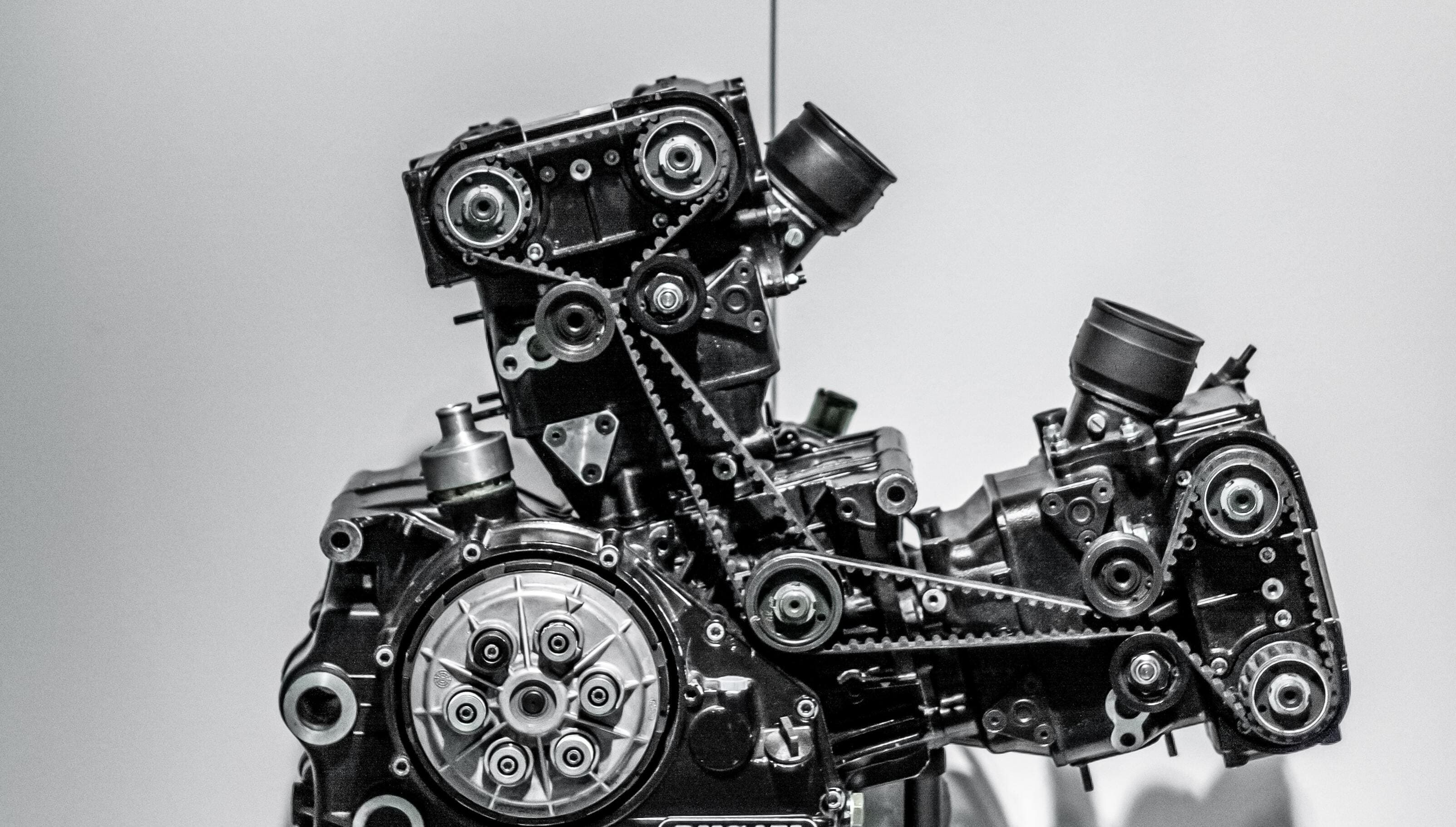 Componenti per automotive con macchinari CNC